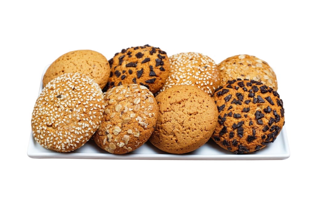 ensemble-divers-cookies-style-americain-fond-beton-clair-sables-aux-confettis-graines-sesame-beurre-arachide-biscuits-avoine-aux-pepites-chocolat